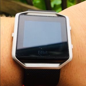 FOR SALE NICE FITBIT WATCH FOR SALE
